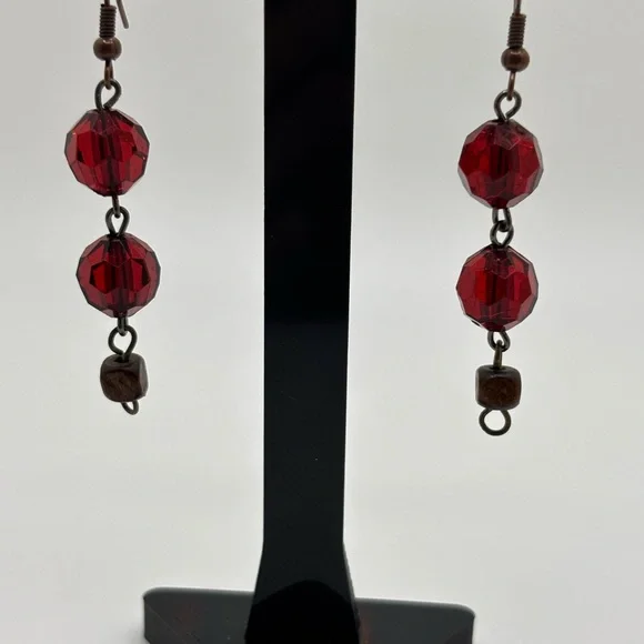✨5/$25✨ Elegant Red Beaded Earrings - Picture 4 of 5